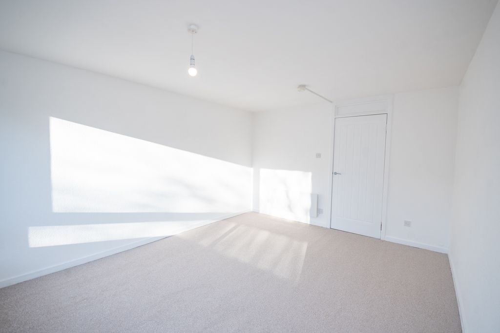 Property photo 3 of 15 Lounge