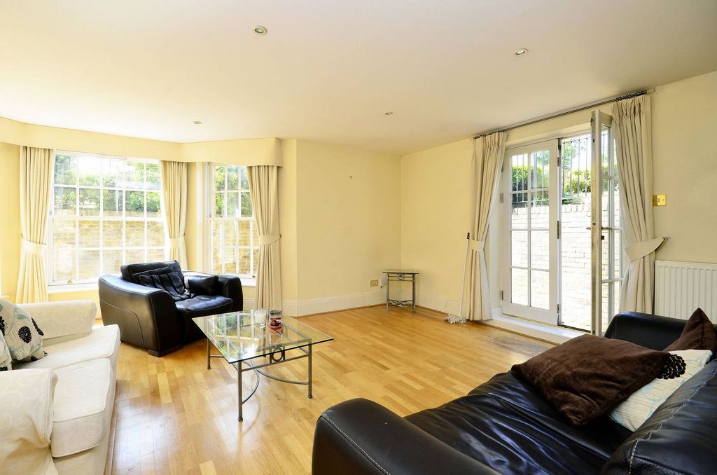 Property photo 3 of 8