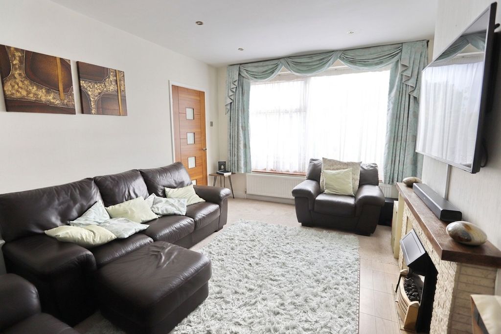 Property photo 3 of 23