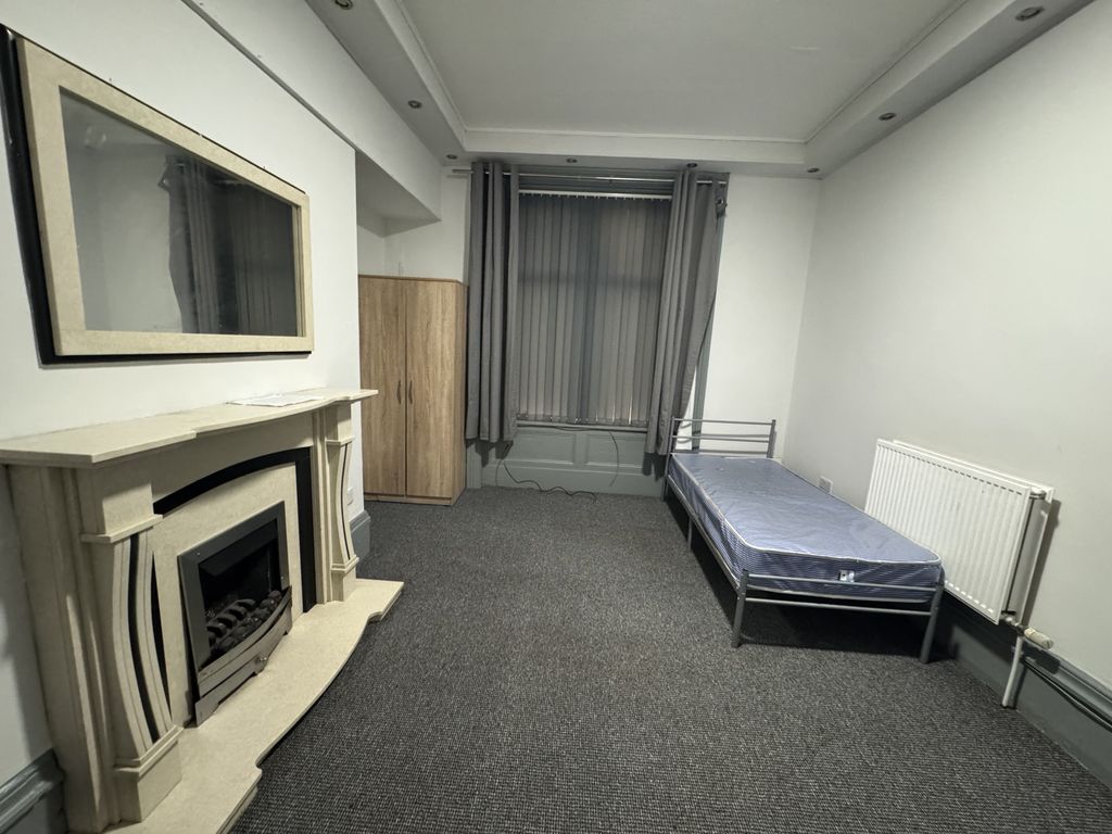 Property photo 3 of 42