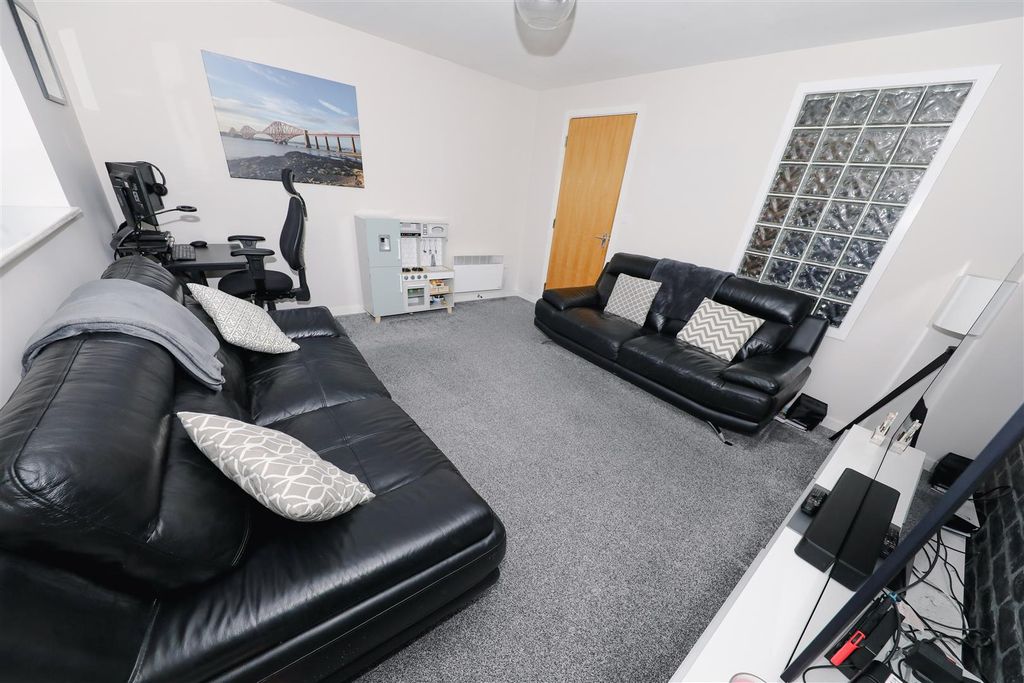 Property photo 3 of 10 c