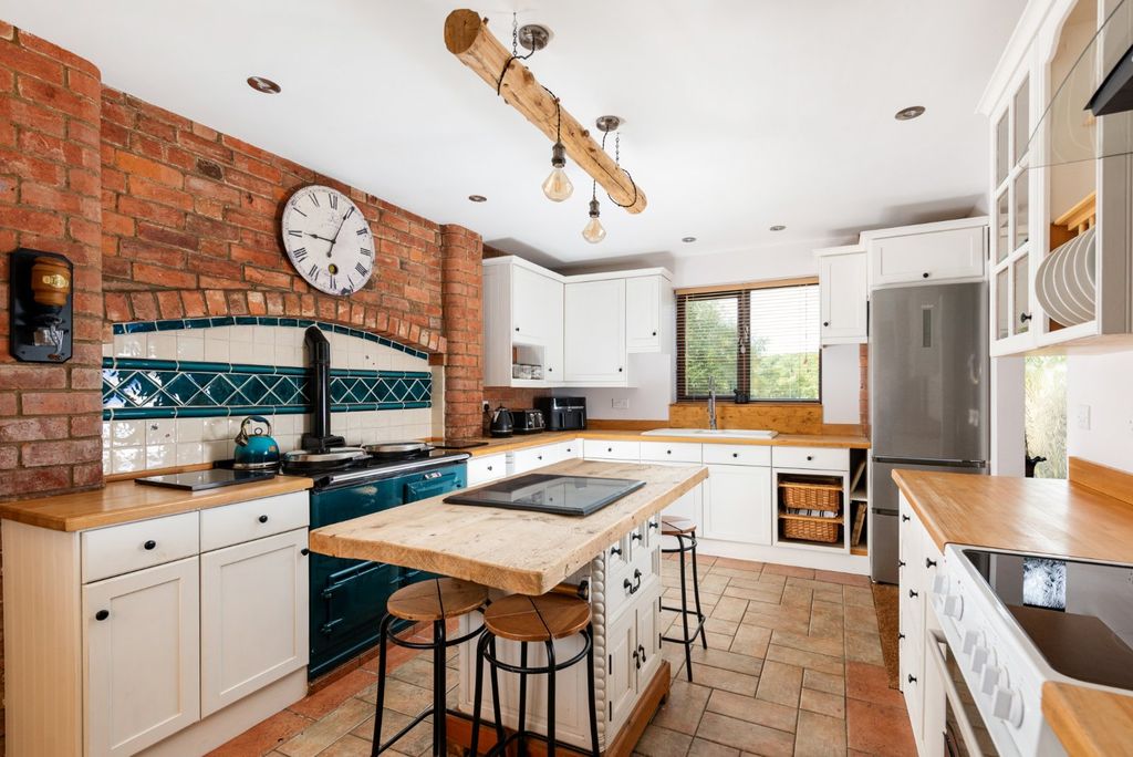 Property photo 3 of 19 Kitchen/Dining Room
