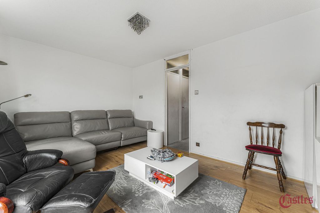 Property photo 1 of 21 Living Room