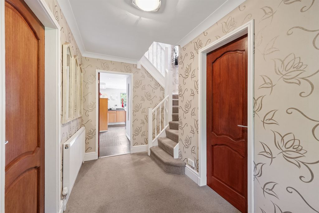 Property photo 2 of 21 Entrance Hallway