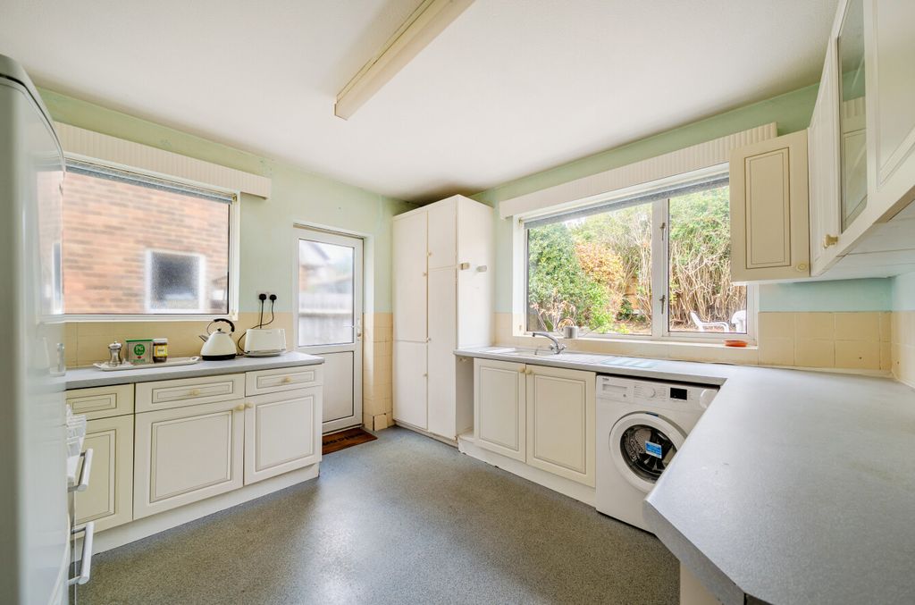 Property photo 3 of 19 1513198-18-6A8Eda...