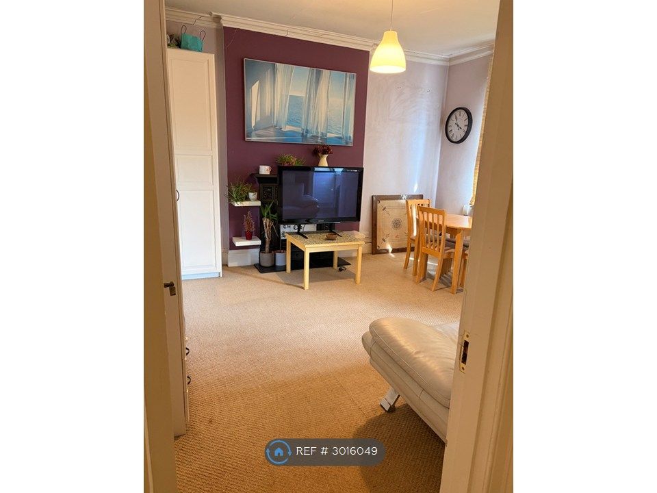 Property photo 1 of 27 Lounge