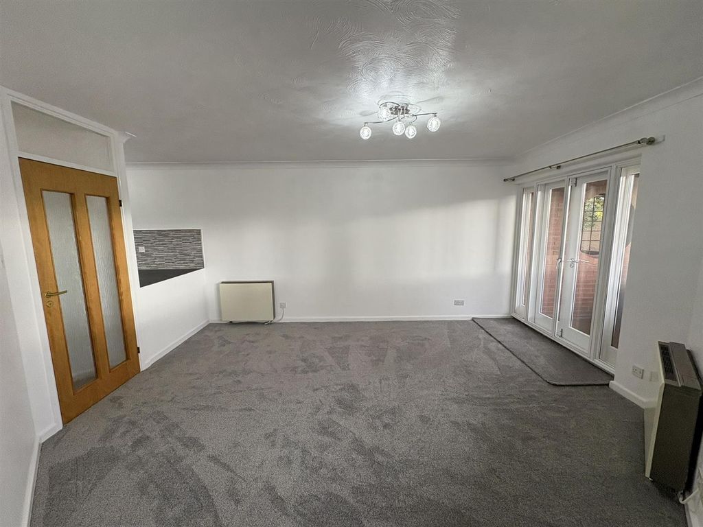 Property photo 2 of 14 Lounge