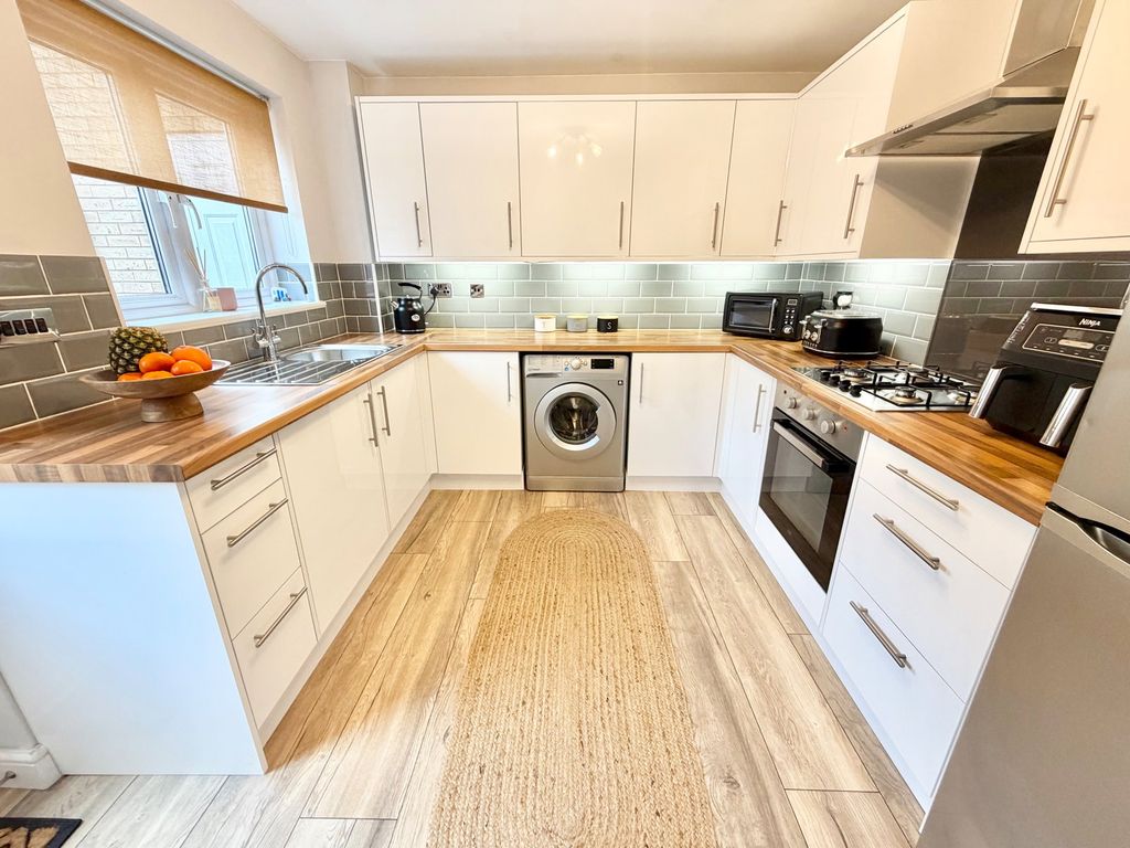 Property photo 2 of 30
