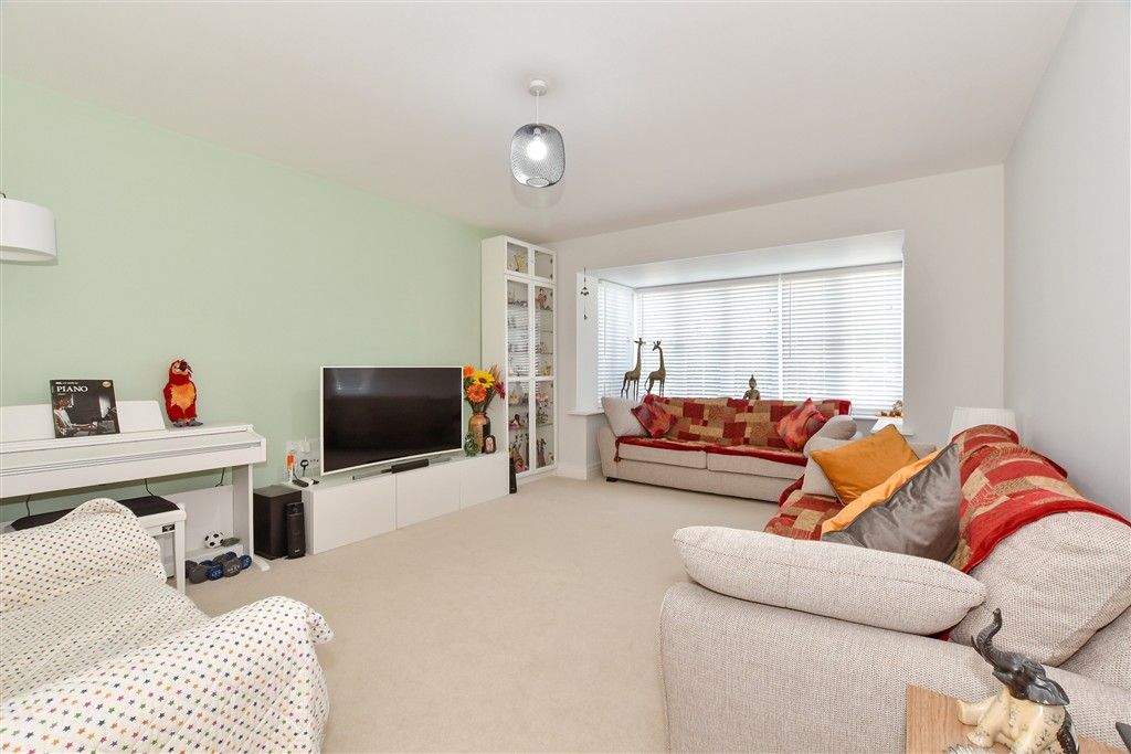 Property photo 3 of 15 Lounge