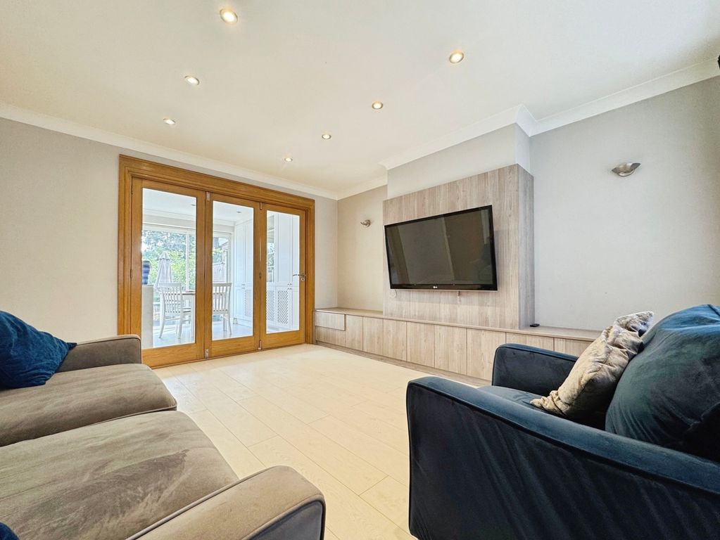 Property photo 3 of 23 Pbox-Img.Jpg