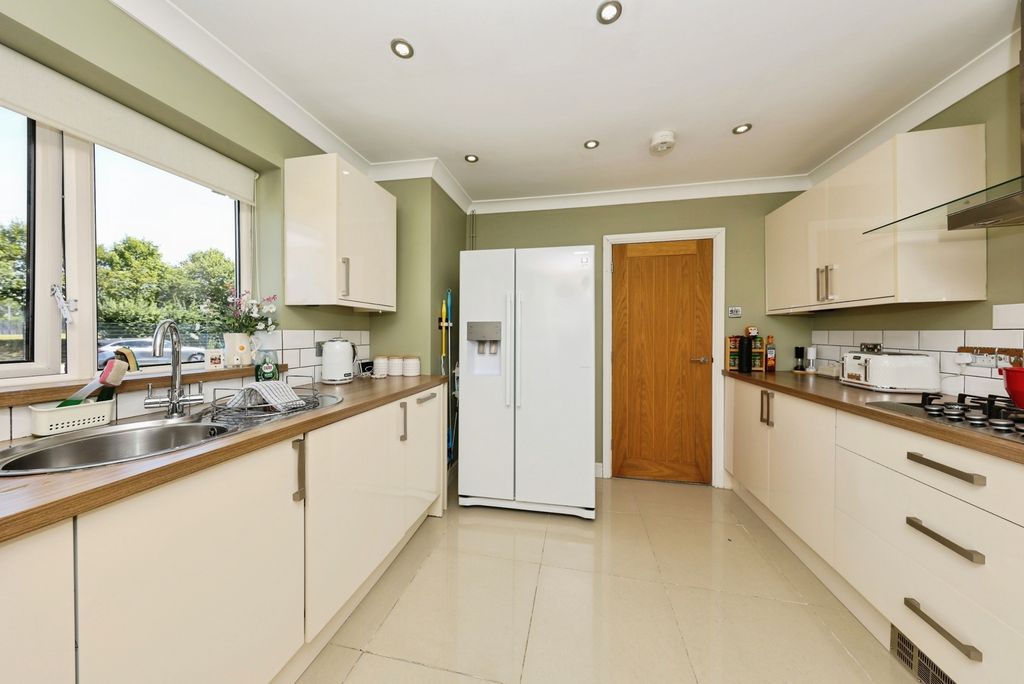 Property photo 3 of 25 Pbox-Img.Jpg