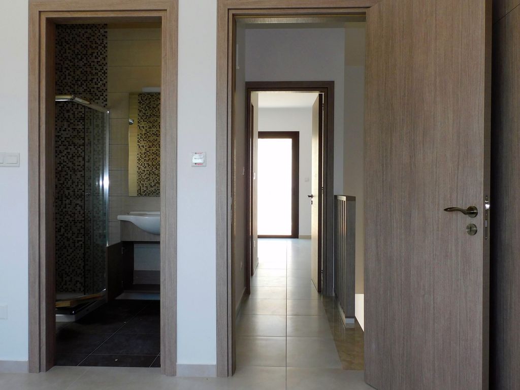 Property photo 3 of 30