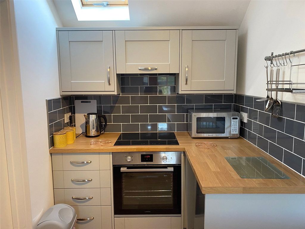 Property photo 2 of 33 Picture No. 42