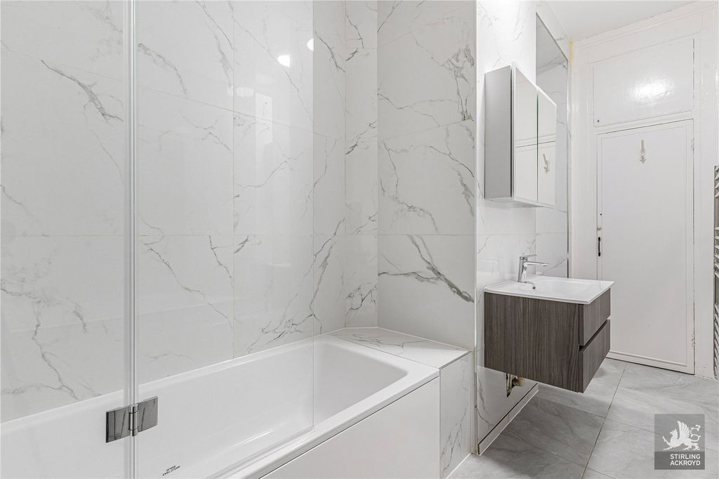 Property photo 2 of 16 Bathroom