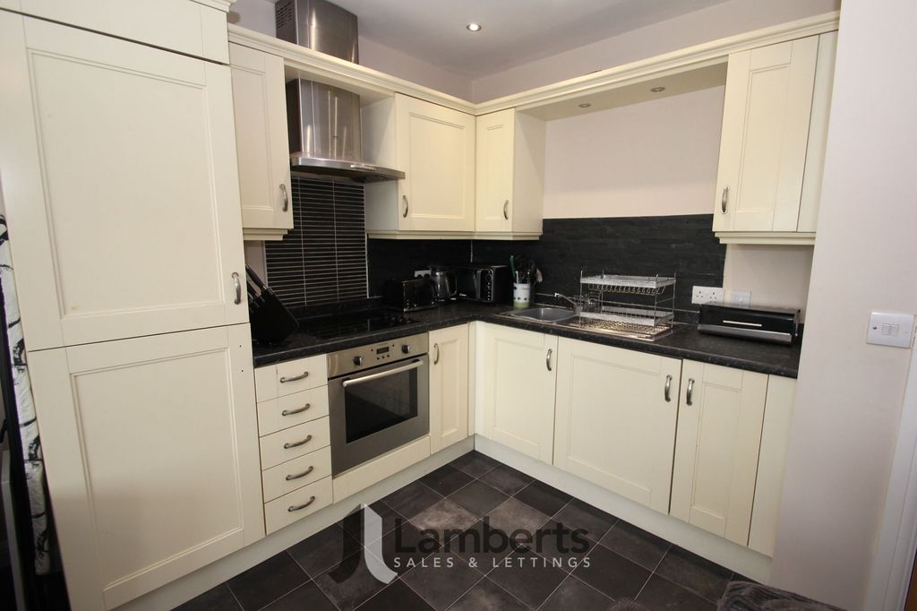Property photo 3 of 12 Kitchen
