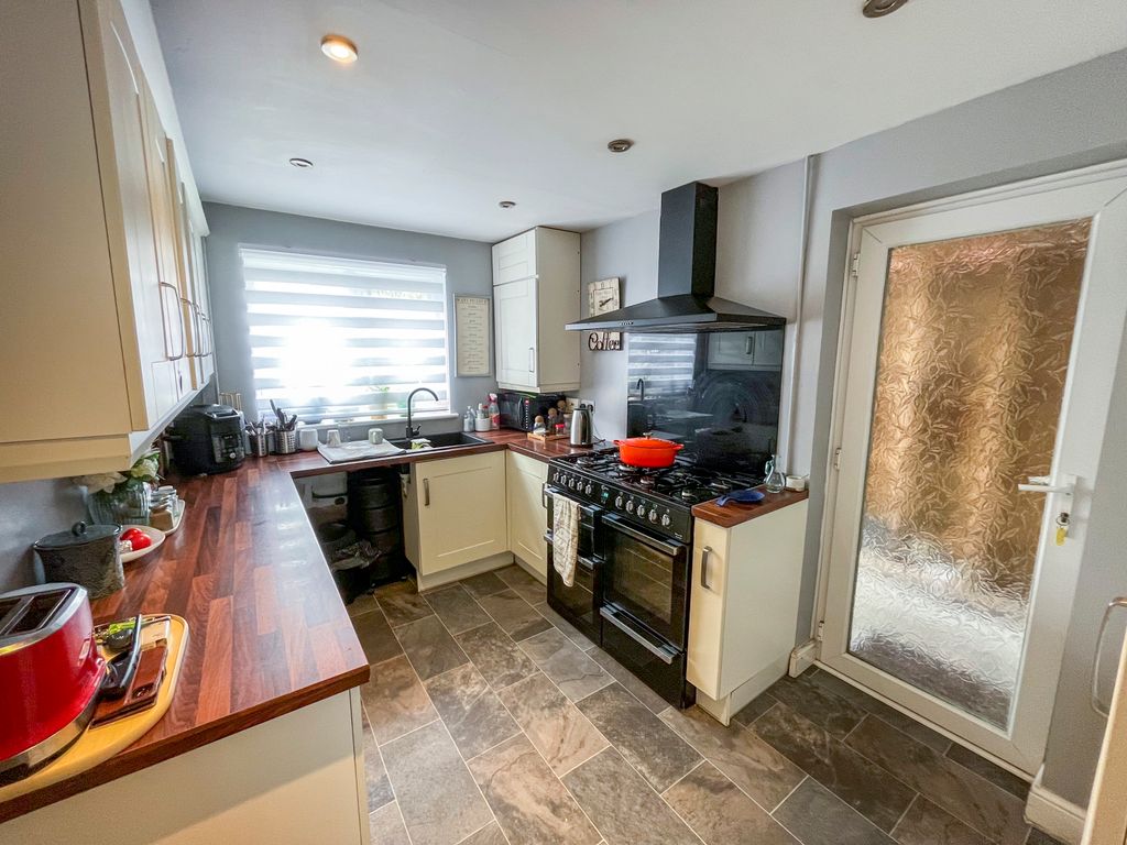 Property photo 3 of 14 Kitchen