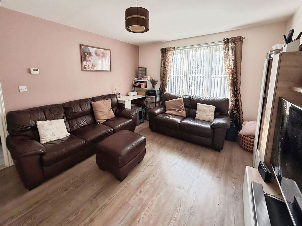 Property photo 2 of 31