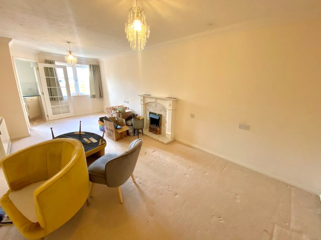 Property photo 3 of 15 Lounge