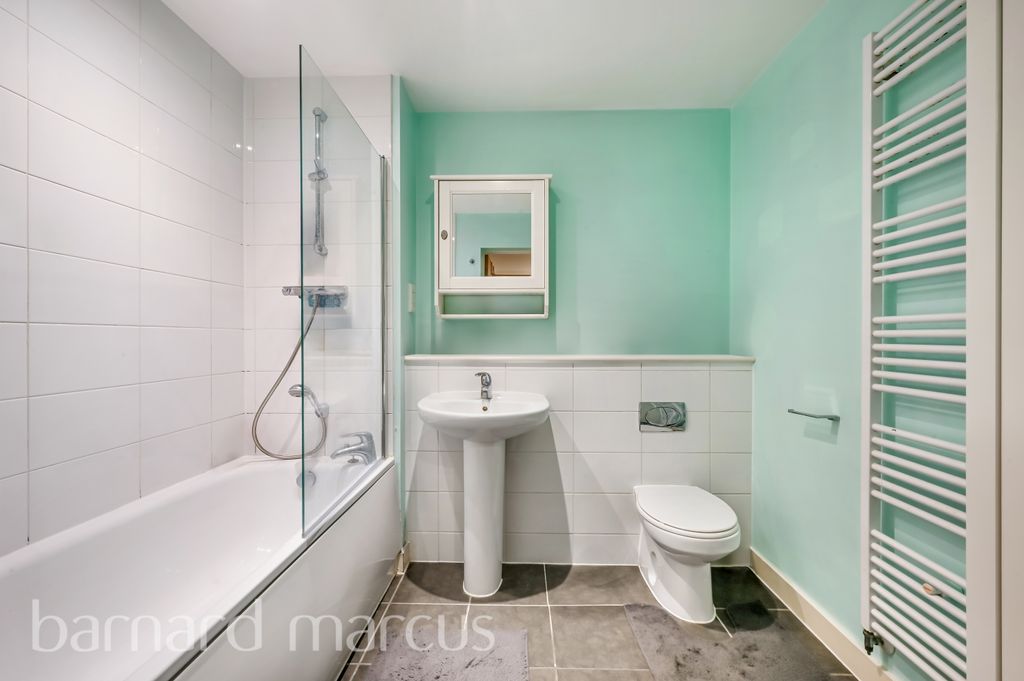 Property photo 3 of 8 Bathroom