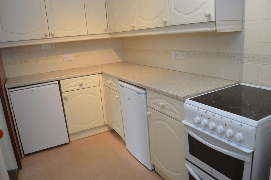 Property photo 3 of 7 Kitchen