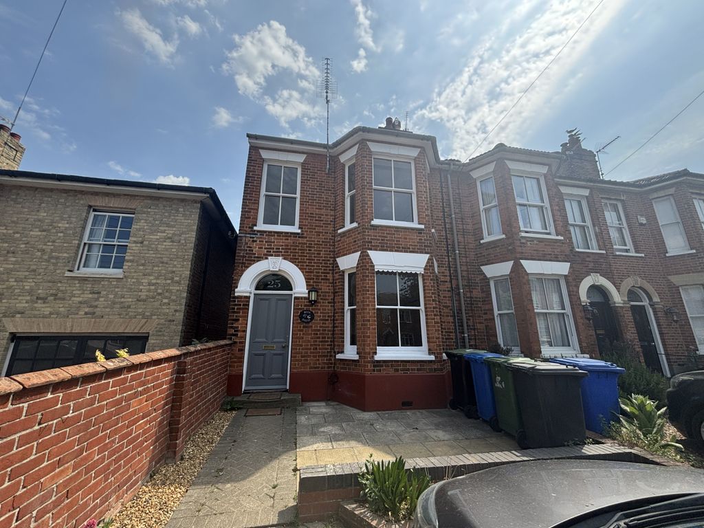 Property photo 1 of 27 Charming Two Bedroom Terraced House, Available To Rent On London Road, Beccles, Nr34.