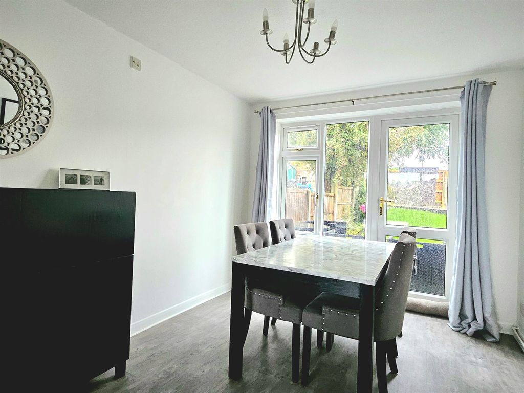 Property photo 3 of 10 Dining Room