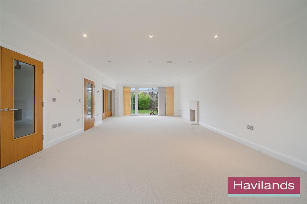 Property photo 3 of 21 Downes Court-2.Jpg