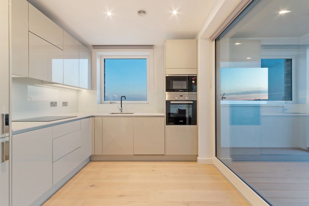 Property photo 2 of 8 Kitchen