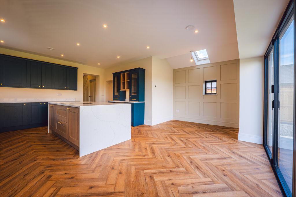 Property photo 2 of 12 Kitchen/Dining Room