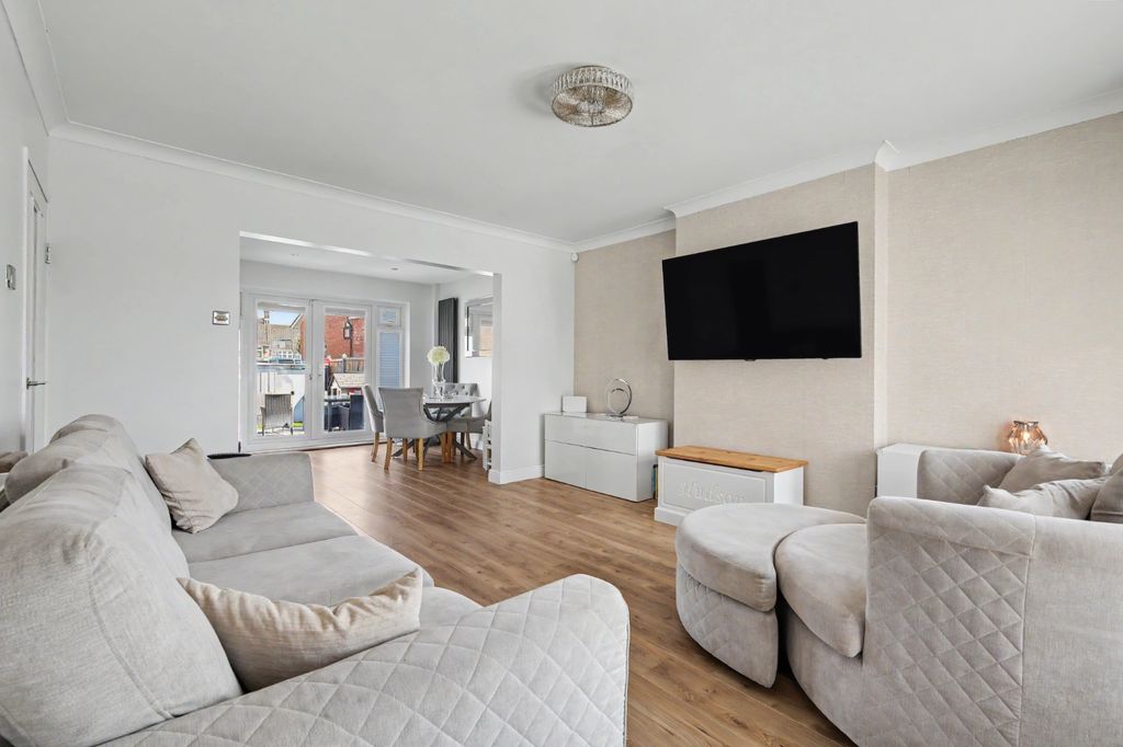 Property photo 2 of 13 5205264
