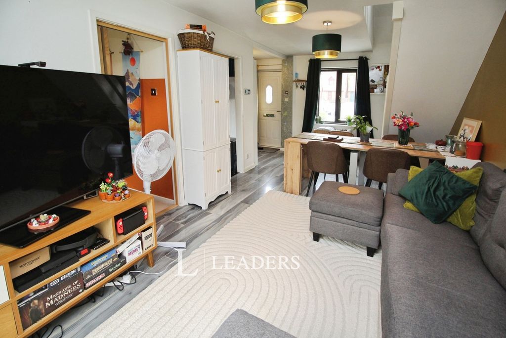 Property photo 3 of 12 Pbox-Img.Jpg