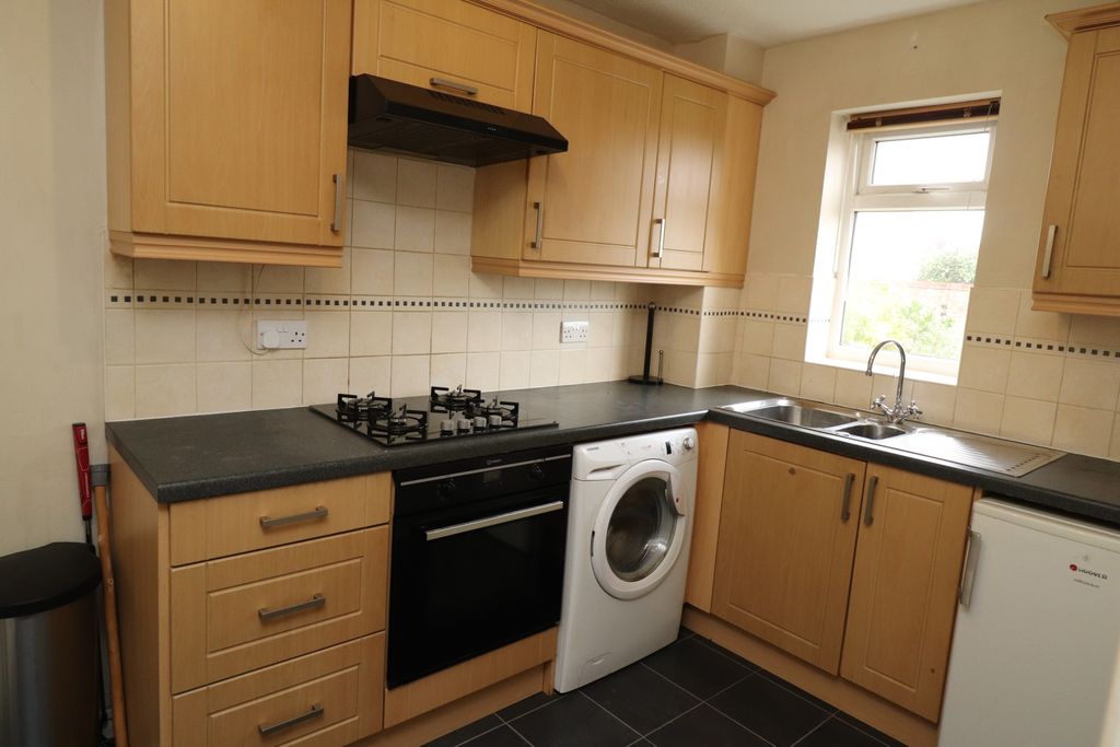 Property photo 2 of 7 Kitchen