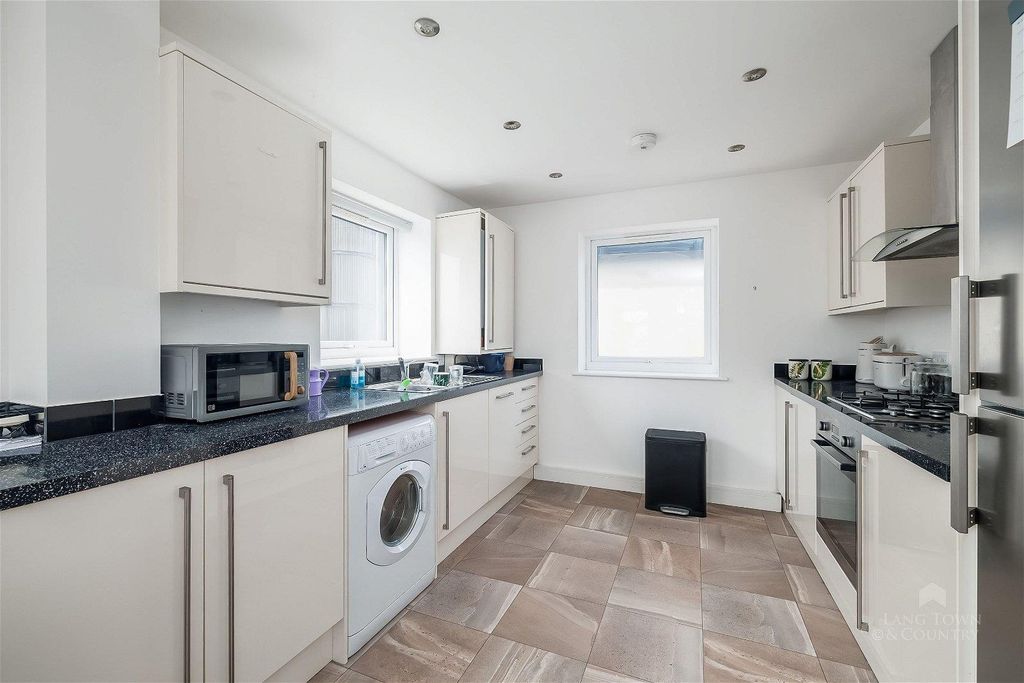 Property photo 3 of 9 Kitchen.Jpg