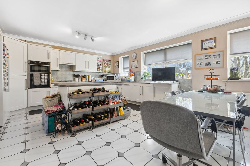 Property photo 3 of 19 Picture 3