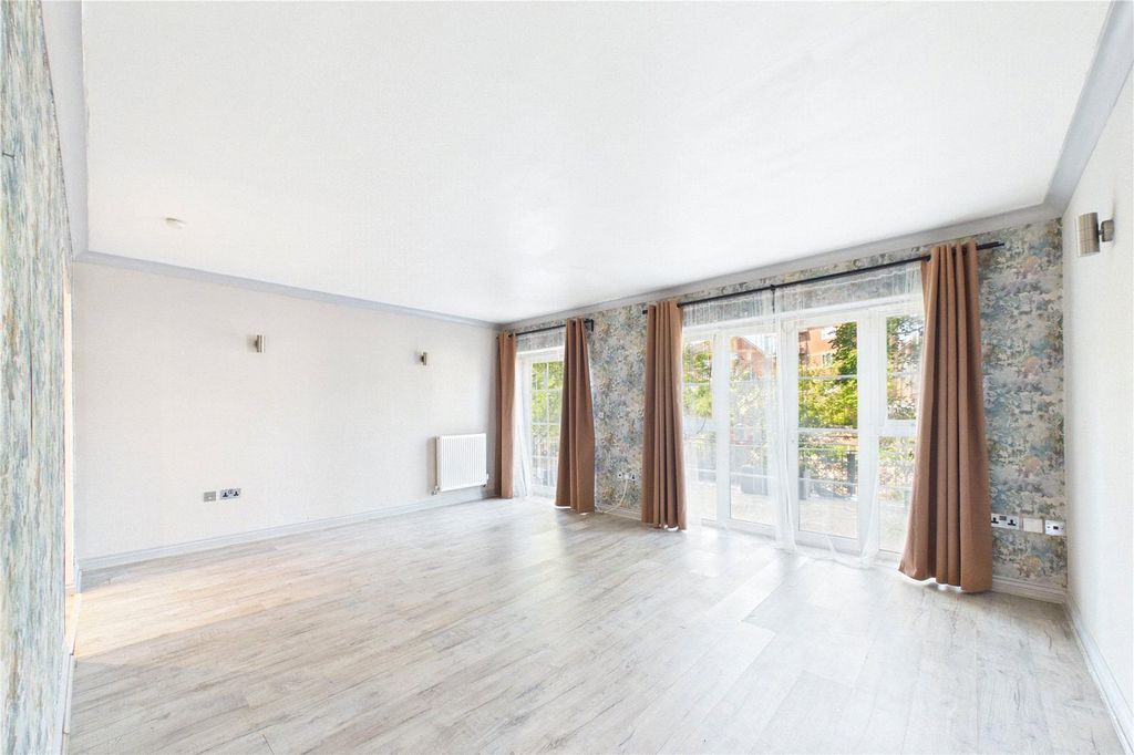 Property photo 3 of 14 Picture No. 15