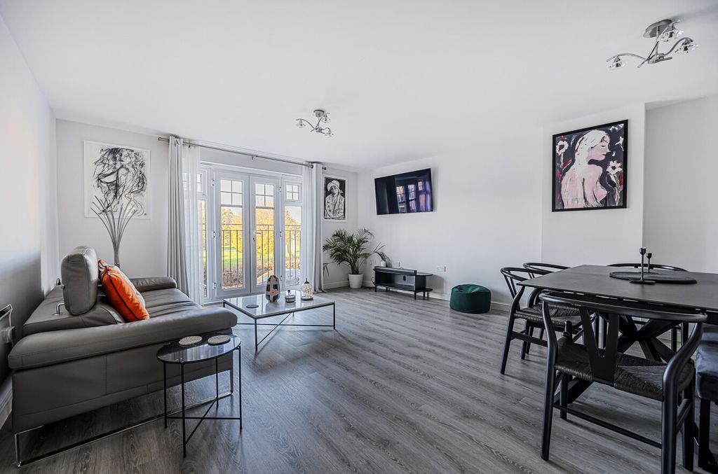 Property photo 3 of 9 1369663-18-691c8d...