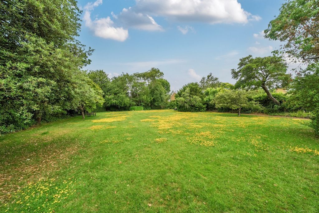 Property photo 3 of 19 Gardens