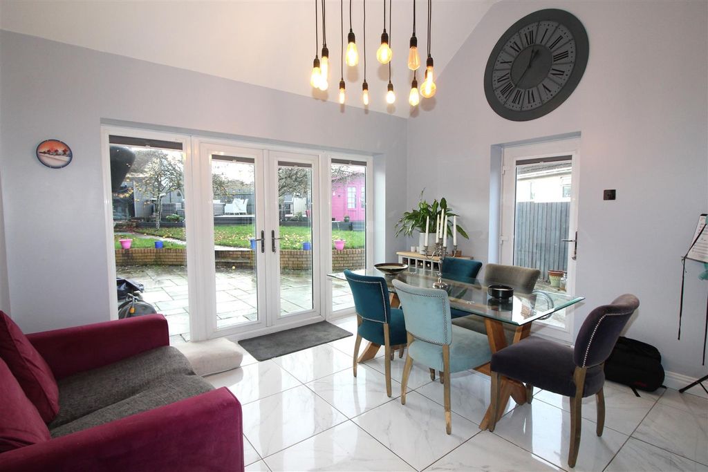 Property photo 2 of 38 Kitchen/Family Room