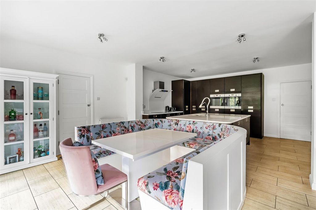 Property photo 3 of 32 38-Chiltern-Road-25.Jpg