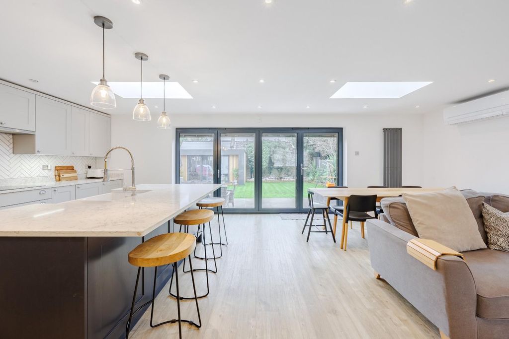 Property photo 2 of 35 Kitchen / Diner