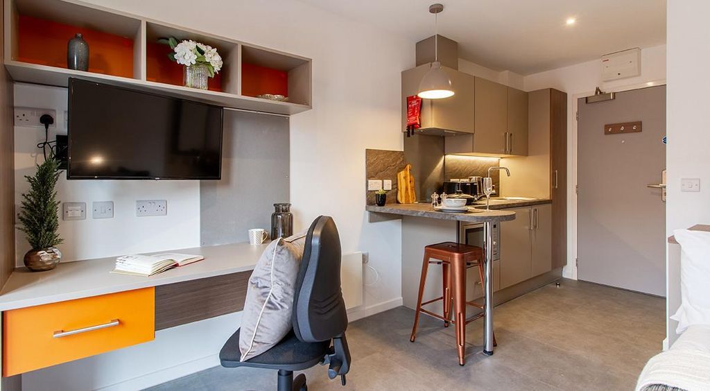 Property photo 3 of 17