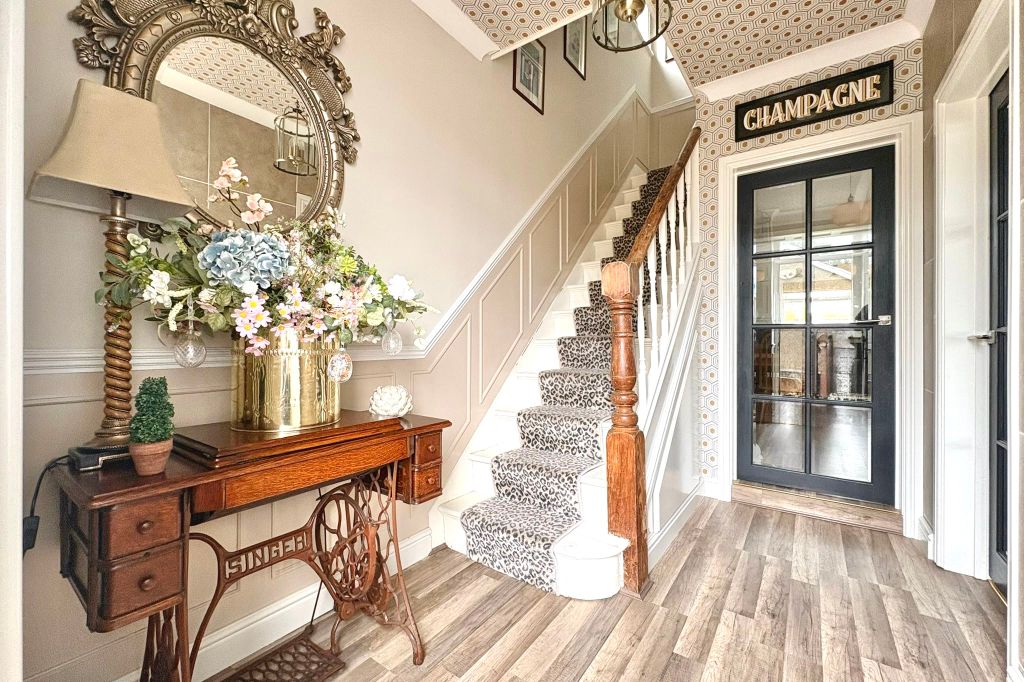 Property photo 2 of 35