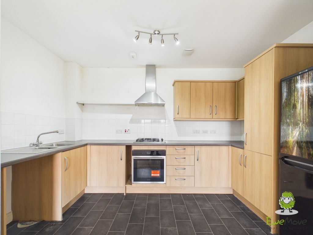 Property photo 2 of 13 Ewemove Basingstoke The Crosstrees Kitchen