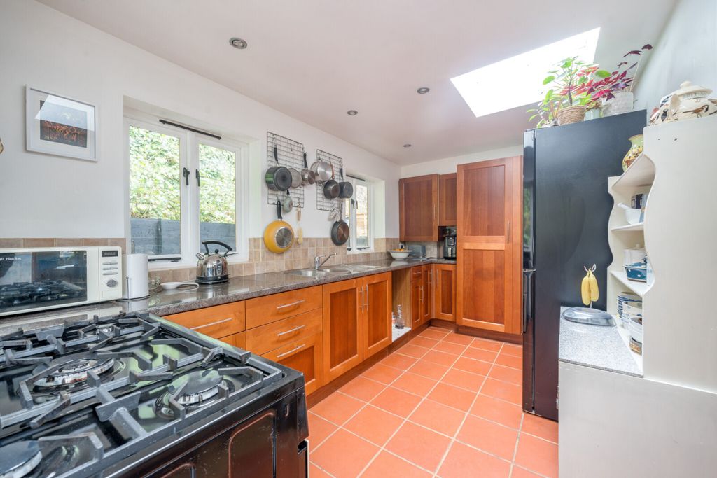 Property photo 3 of 18 Kitchen