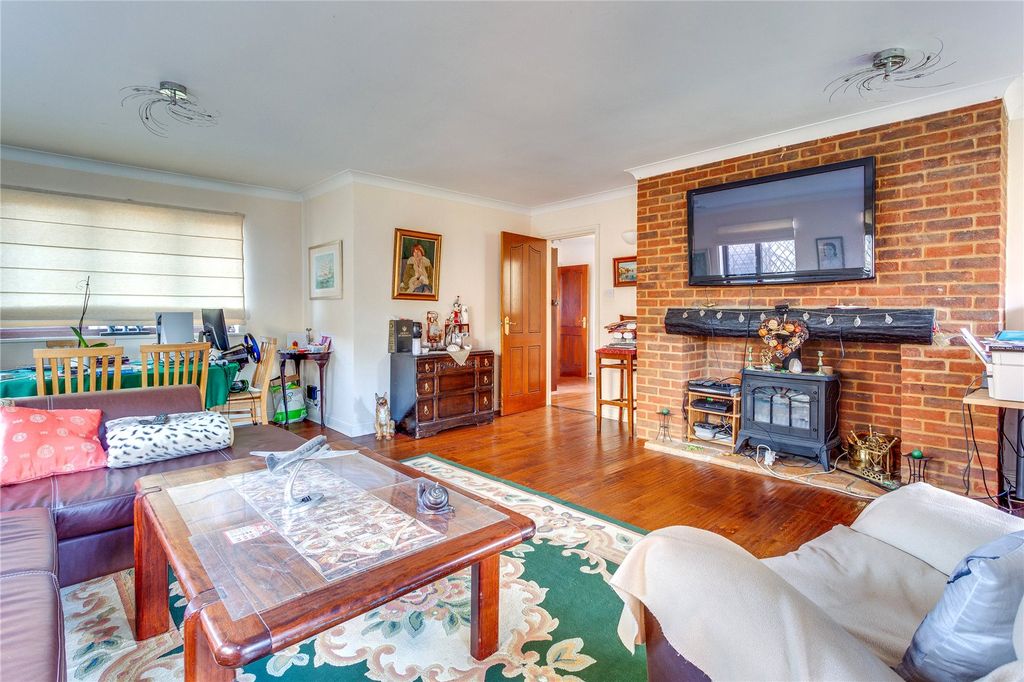 Property photo 2 of 16 Sitting Room