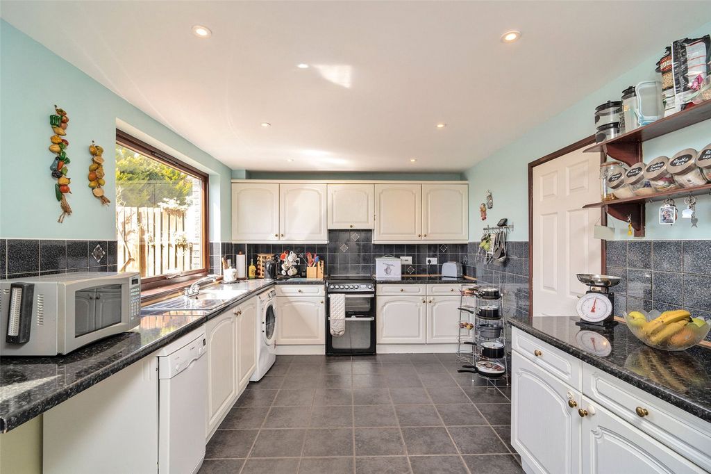 Property photo 2 of 33 Kitchen