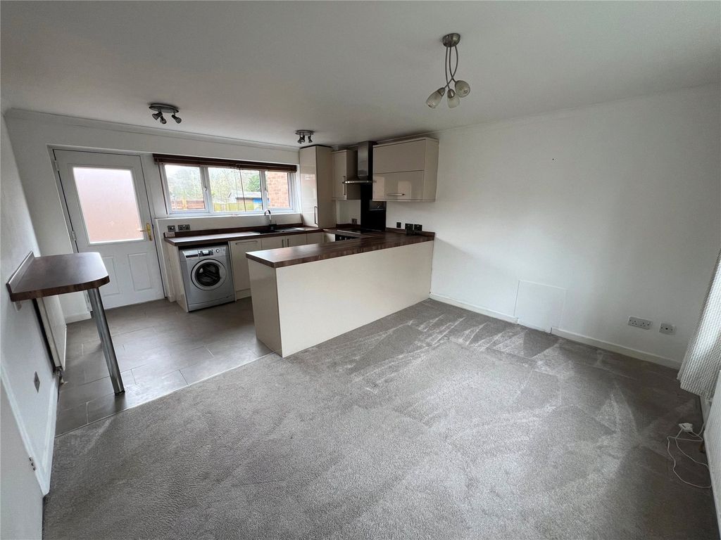 Property photo 3 of 7 Lounge Area