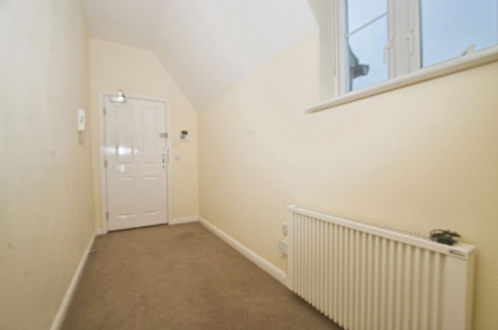 Property photo 3 of 17 Hallway