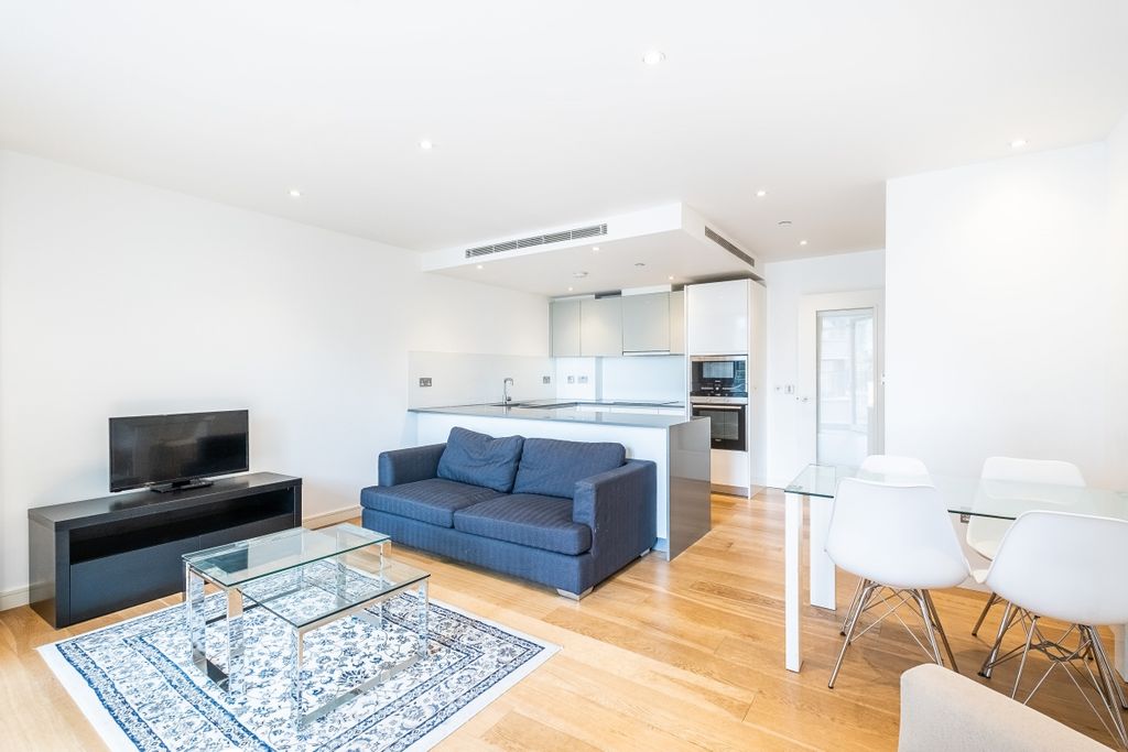 Property photo 1 of 12 Regents Wharf