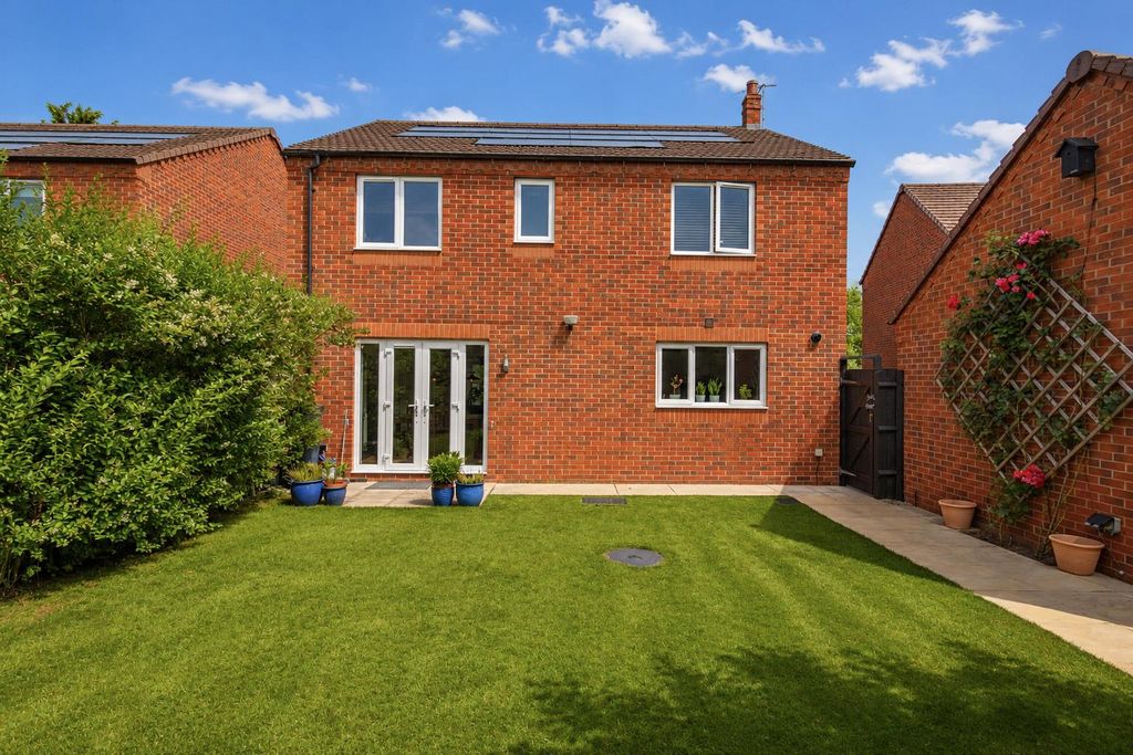 Property photo 2 of 35